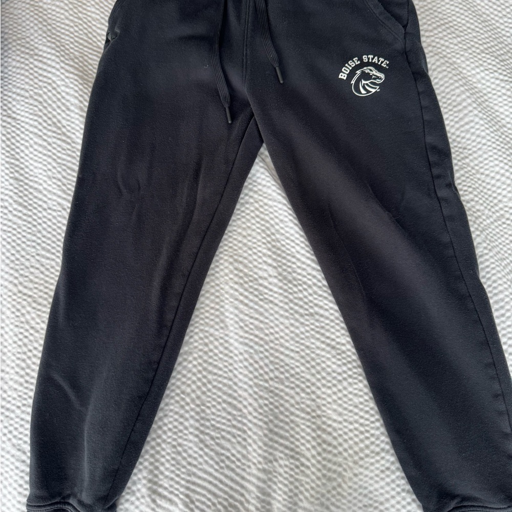 EUC Women’s Black Under Armour Boise St Sweatpants  Medium